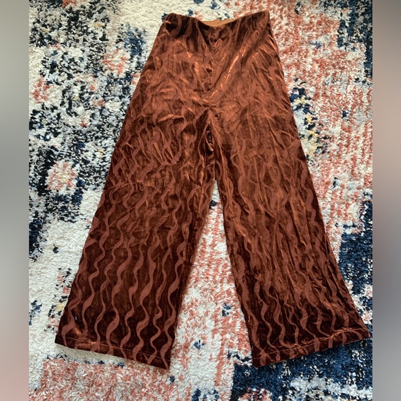 NWT Urban Renewal Remnants Wide Leg Squiggle Burnout Pant - Picture 6 of 6